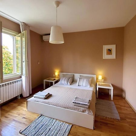 סופיה Sunny Central Apartment מראה חיצוני תמונה