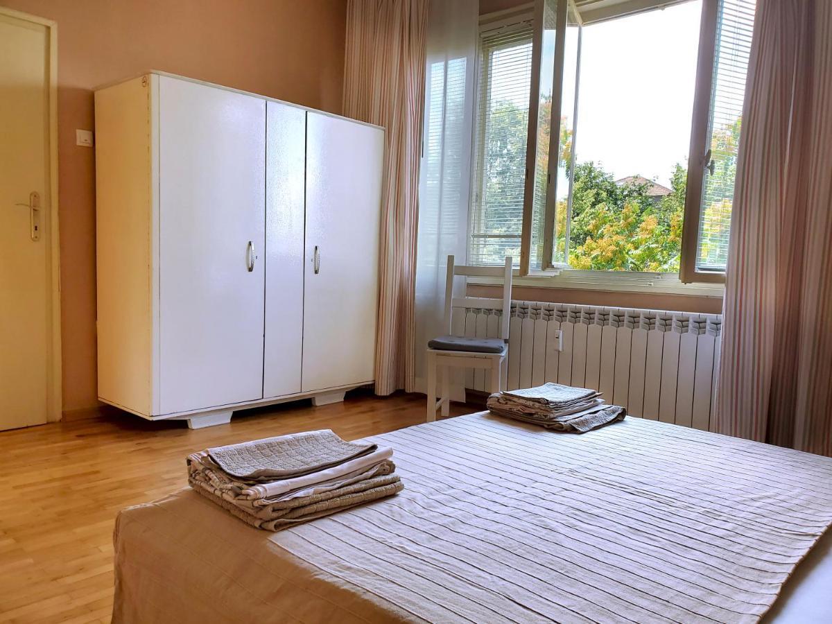 סופיה Sunny Central Apartment מראה חיצוני תמונה