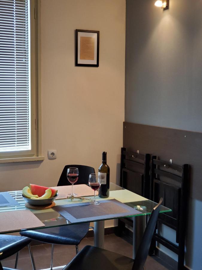 סופיה Sunny Central Apartment מראה חיצוני תמונה