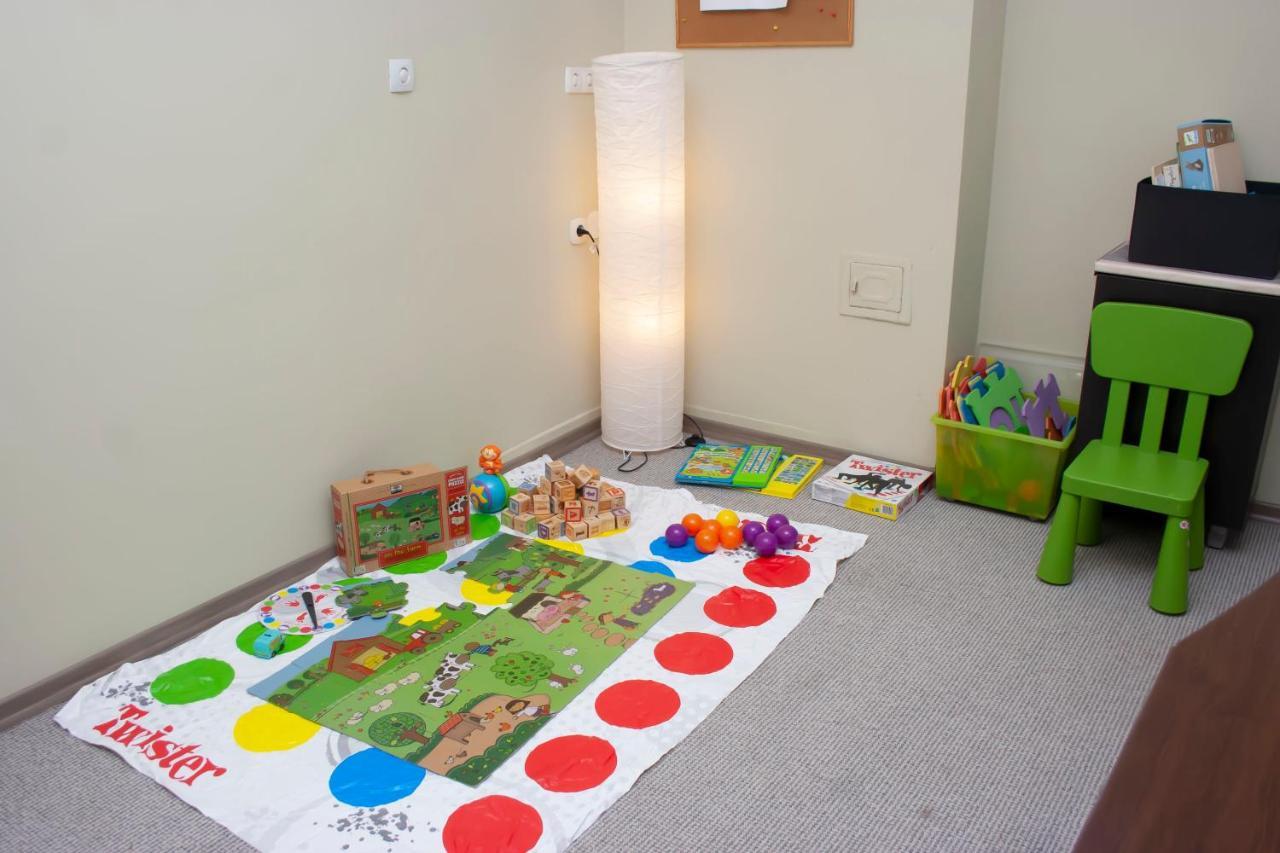 סופיה Sunny Central Apartment מראה חיצוני תמונה